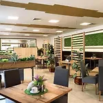- Restauracja 