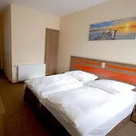 - Restauracja 