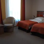 - Restauracja 